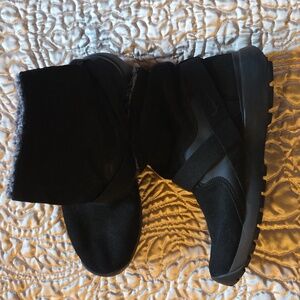 Nike Women's Golkana Boot Size 10 'Triple Black' Winter Faux Fur Shoes 862513